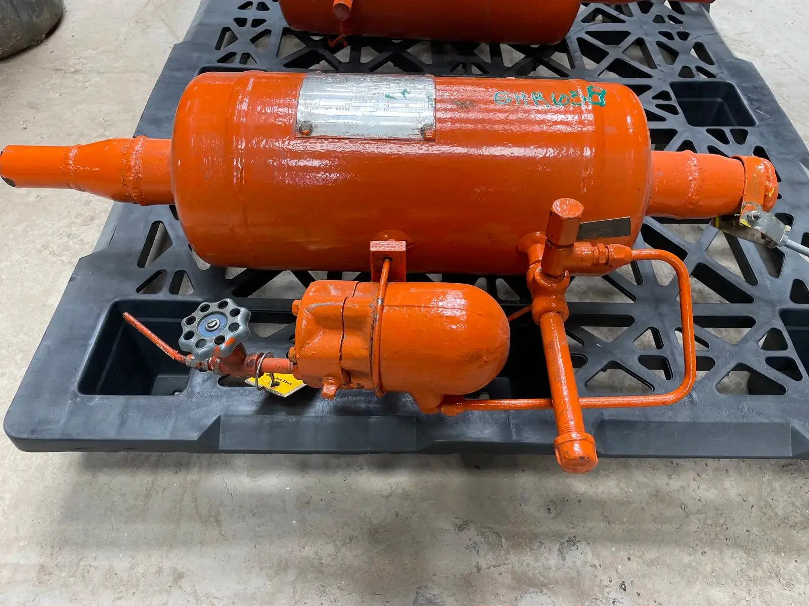 York Ammonia Horizontal Oil Tank 8 In X 20 In 10 Gallons york-ammonia-horizontal-oil-tank-8-in-x-20-in-10-gallons