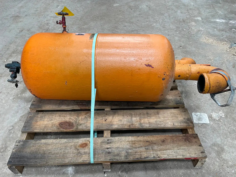 Vilter LMC-0009 Vertical Ammonia Oil Tank ( 15in x 35in. 35 Gallons)
