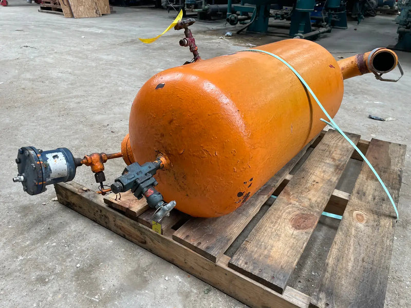 Vilter LMC-0009 Vertical Ammonia Oil Tank ( 15in x 35in. 35 Gallons)