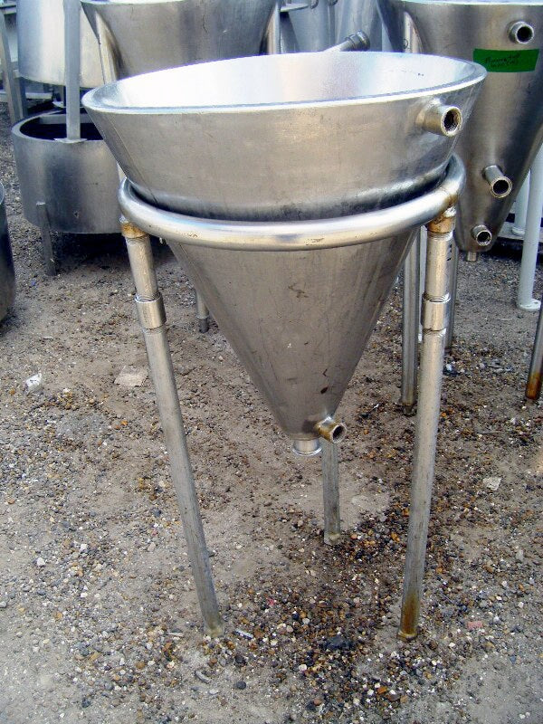 Jacketed Stainless Steel Funnel Tank – 10 Gallon Genemco 