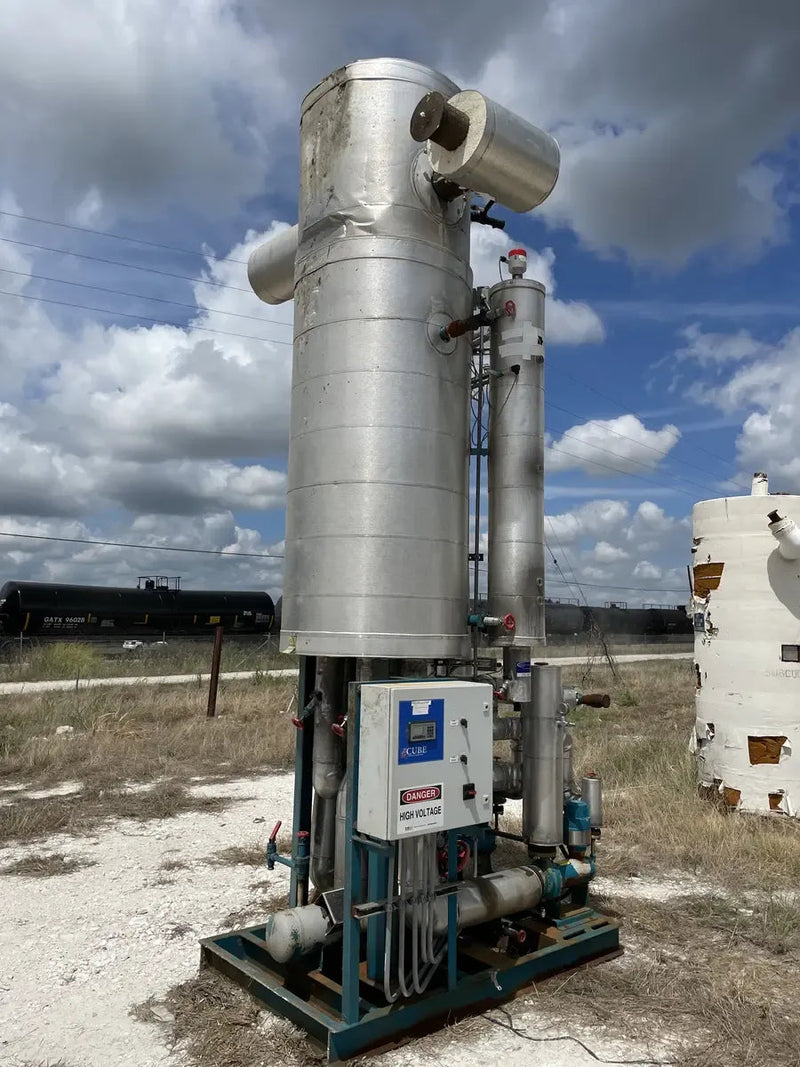 Delta Tee International LSP-3008-V Vertical Ammonia Recirculator (30in X 115in. 413 Gallons. 2-1 HP Pumps.)
