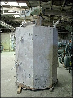 Octagonal Steel Blunger Tank with Mixer – 800 Gallons Not Specified 