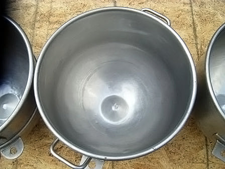 Stainless Steel Mixing Bowls- 60 Quart Not Specified 