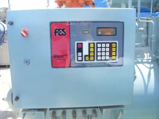 Paquete de compresor de tornillo rotativo FES 420B (Dunham-Bush 420B, 150 HP 230/460 V, micropanel de control FES)