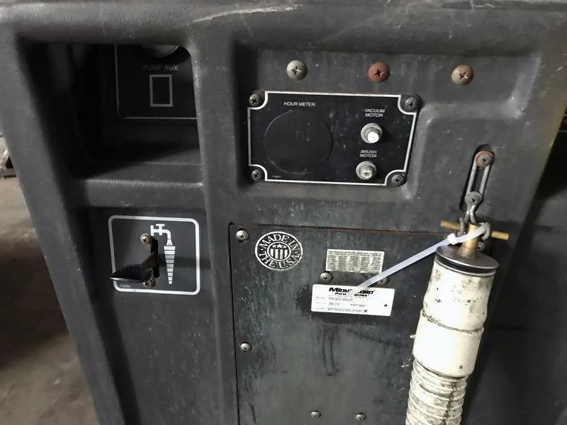 Fregadora / barredora de pisos Minuteman PowerBoss 32