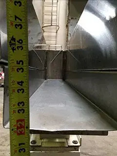 Transportador vibratorio de acero inoxidable Eriez sobre carro elevador