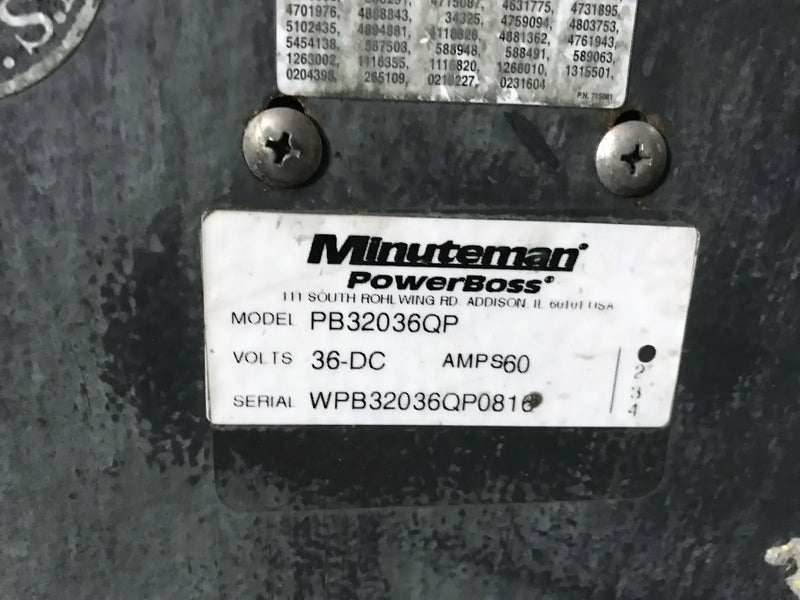 Fregadora / barredora de pisos Minuteman PowerBoss 32