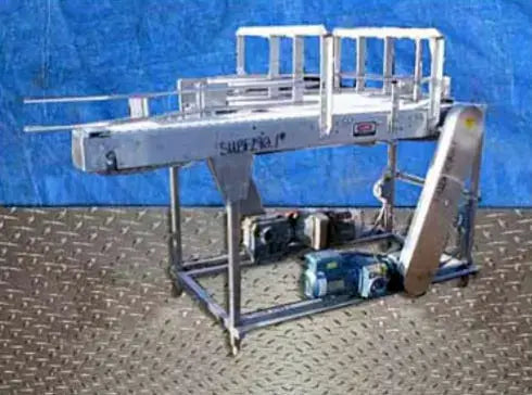 Arrowhead Conveyor Corporation Bottle Combiner Conveyor