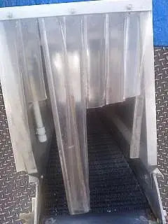 Transportador de banda de acero inoxidable con túnel de lavado