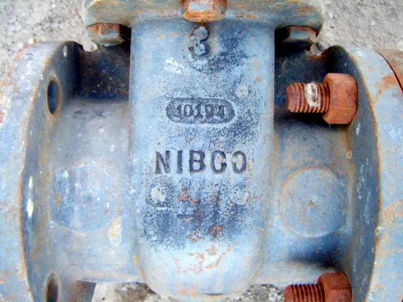 Válvula de compuerta Nibco de 3 pulg. con reductor de 3 pulg. a 2 pulg.