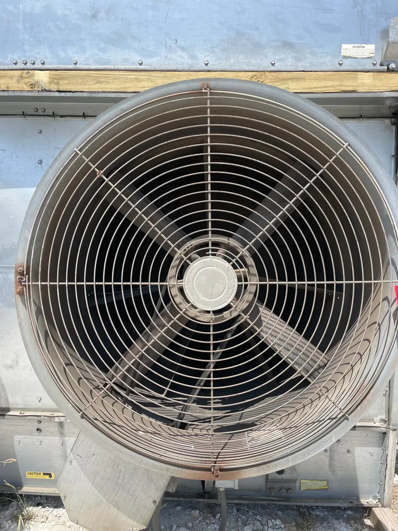 Condensador evaporativo Vilter VSA-211 (211 toneladas nominales, 4 motores, 1 unidad de torre)