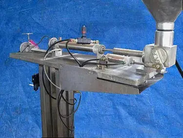 Llenadora neumática de pistón único Hinds-Bock Corporation - 2.5 fl. Onz. Máquina de piezas