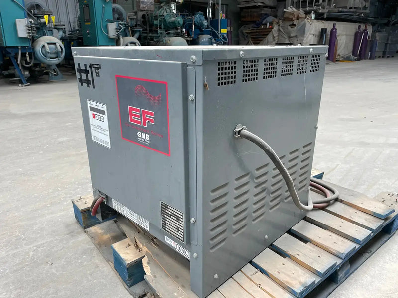 Cargador de montacargas con batería GNB Industrial Power XPT18-750B EX-F