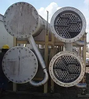 Intercambiadores de calor de carcasa y tubos de acero inoxidable de 5 pasos - 1200 pies cuadrados