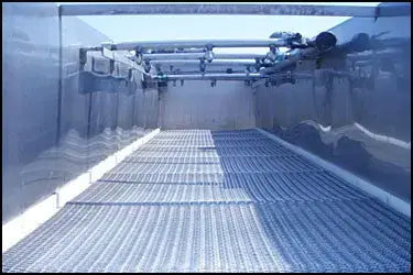 Stainless Steel Wash Conveyor with Filtered Hopper