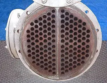 Intercambiador de calor de carcasa y tubos UNK