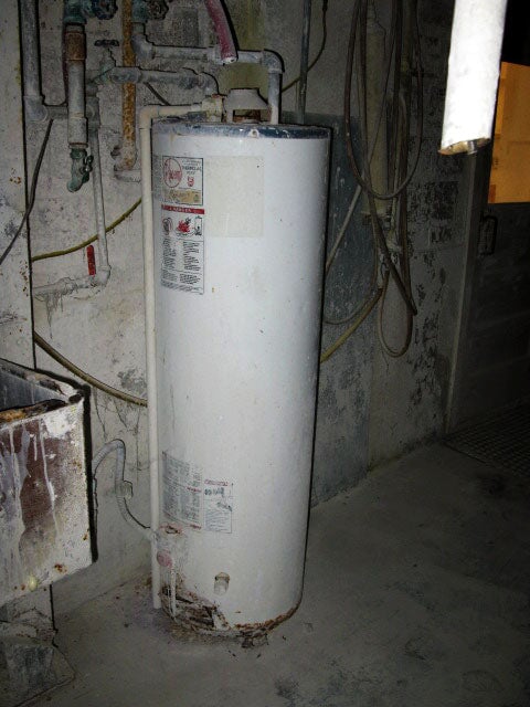 1997 Rheem Manufacturing Co. Fury Hot Water Heater – 34,000 BTUH Rheem Manufacturing Co. 