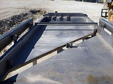Commercial Mfg. & Supply Co. Stainless Steel Vibratory Screening Conveyor Commercial Mfg. & Supply Co. 
