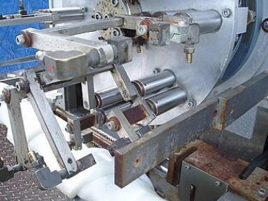 Gilbreth Packaging Systems/Culbro Machine Systems Neck Bander Gilbreth Packaging Systems/Culbro 