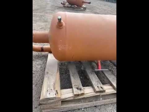 Separador de aceite horizontal Henry Technologies (73 x 40 pulgadas, 20 galones)