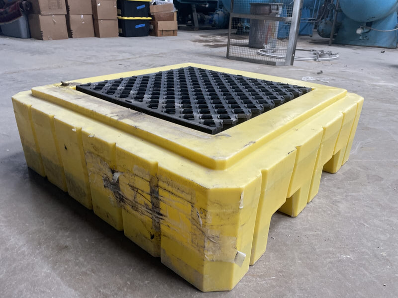 Ultra-Spill P1 Pallet Plus with Drain ( 1-Drum)
