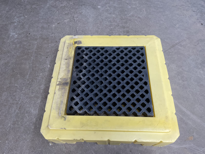 Ultra-Spill P1 Pallet Plus with Drain ( 1-Drum)