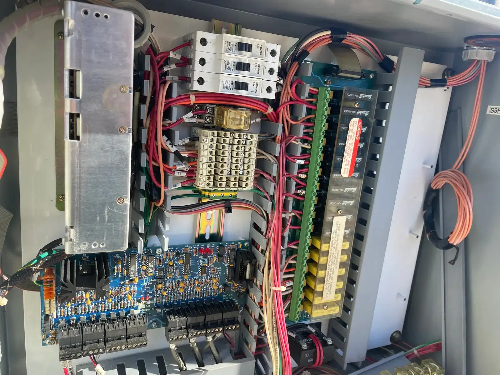 Mycom 160VLD Rotary Screw Compressor Package (Mycom 160VLD, 200 HP 230