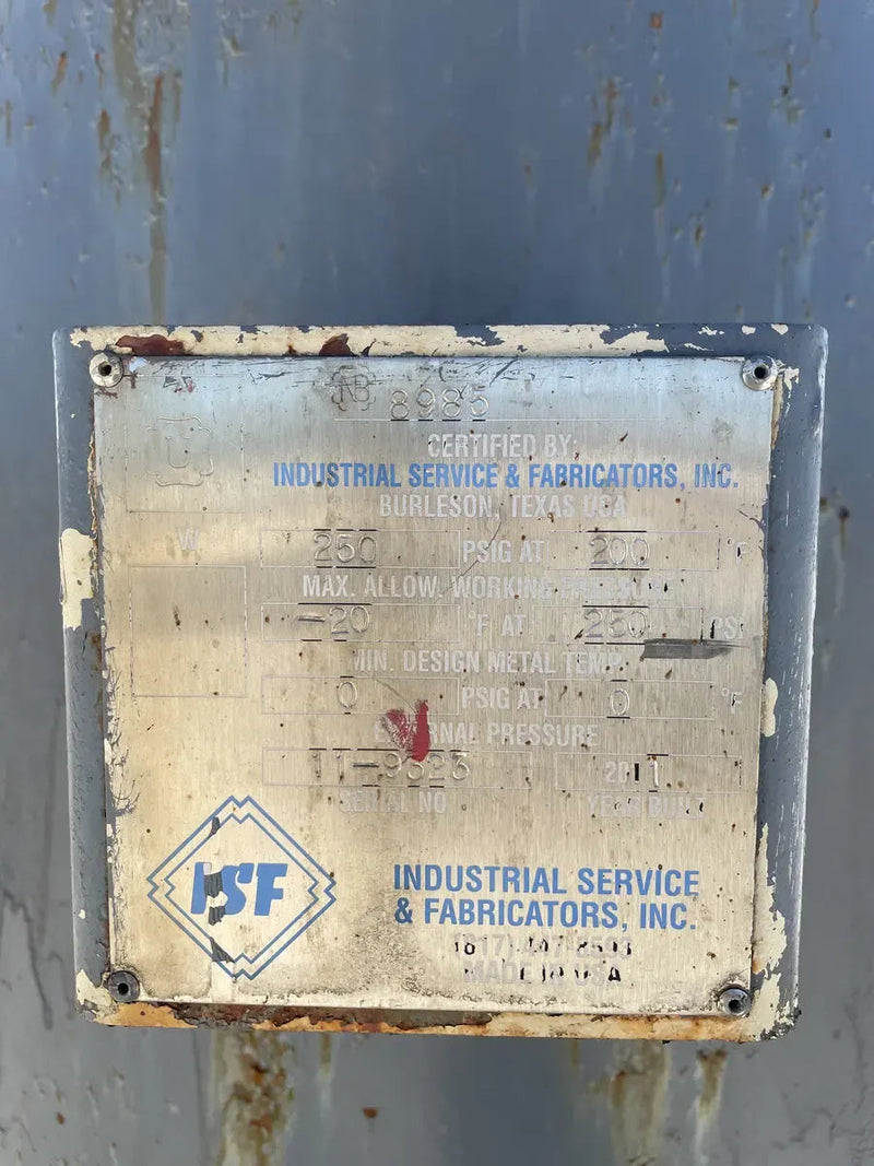 Recirculador vertical de amoníaco para fabricantes y servicios industriales (34 pulgadas x 139 pulgadas, 540 galones, 2 bombas).