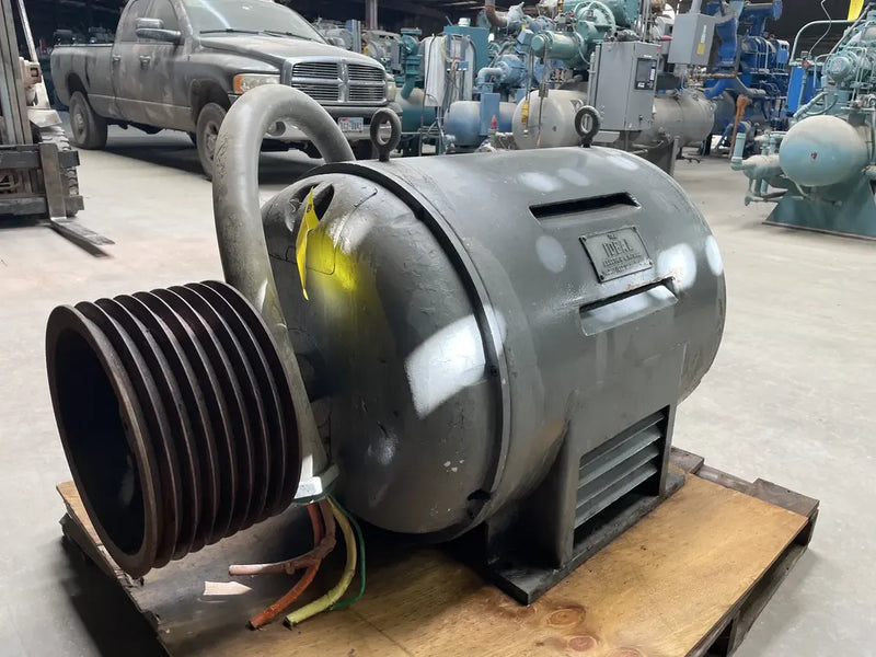 Motor de inducción polifásico ideal (150 HP, 1175 RPM, 440 V)