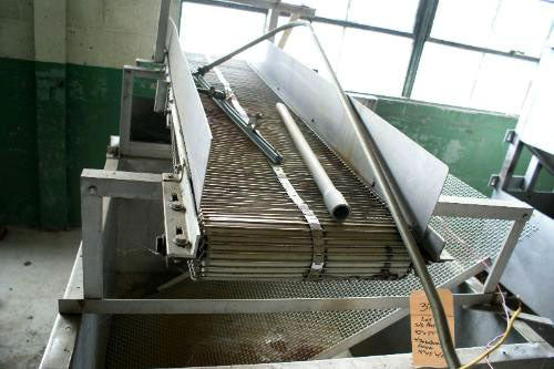 Stainless Steel Rectangular Tank with Dewatering Conveyor - 275 Gallons Genemco 